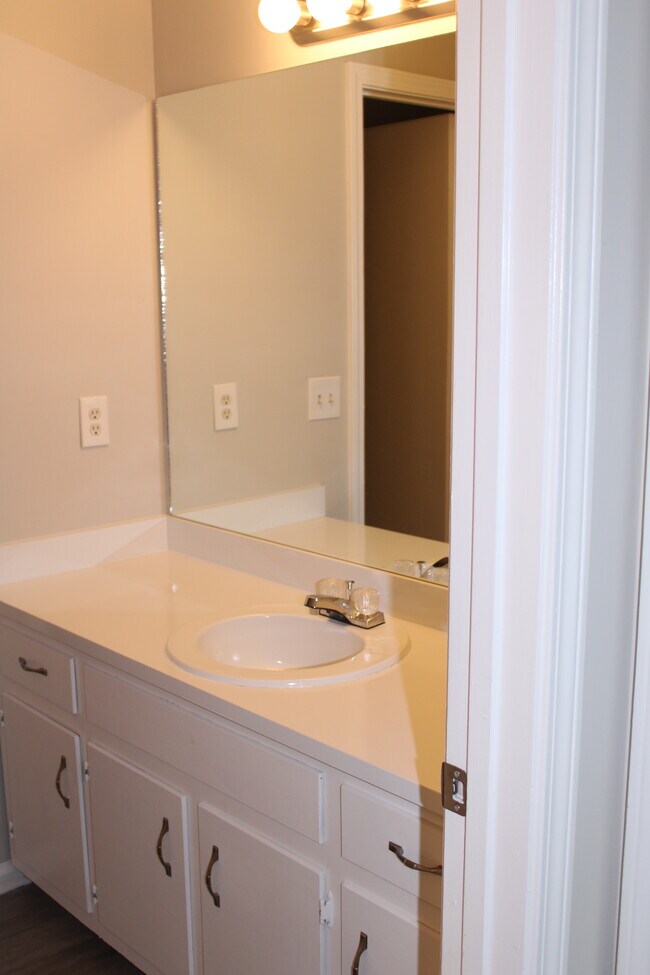Foto del edificio - 1386 Williamsburg Ln