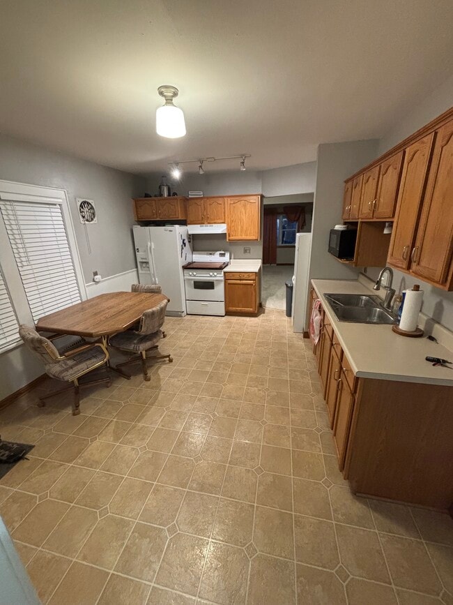 Building Photo - 3128 S 56th St