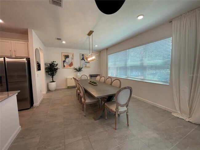 Building Photo - 2537 Shanti Dr