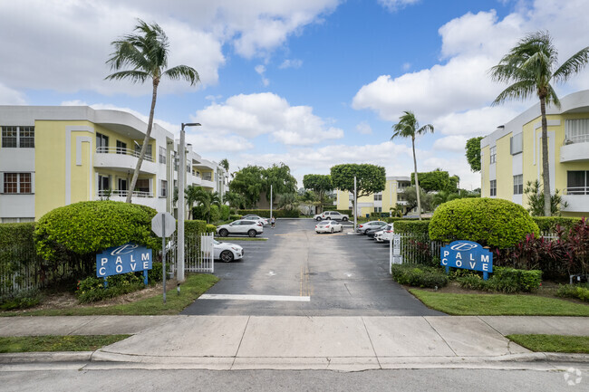 Entrance - Palm Cove