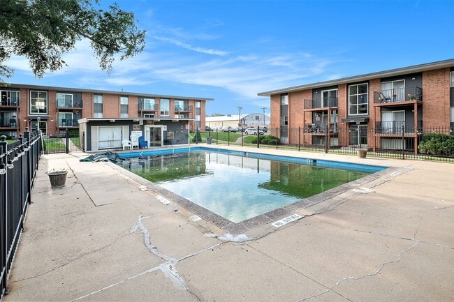 Building Photo - Blue Springs Apartments