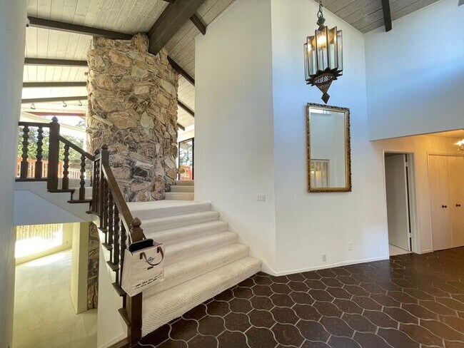 Foto del edificio - 180 Spindrift Rd