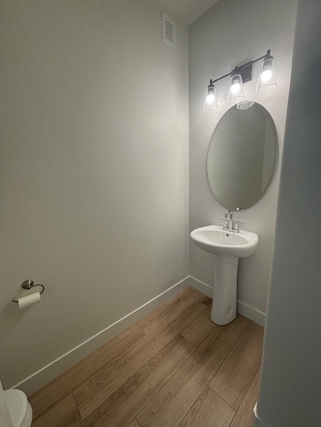 Building Photo - 3770 N Cuade St