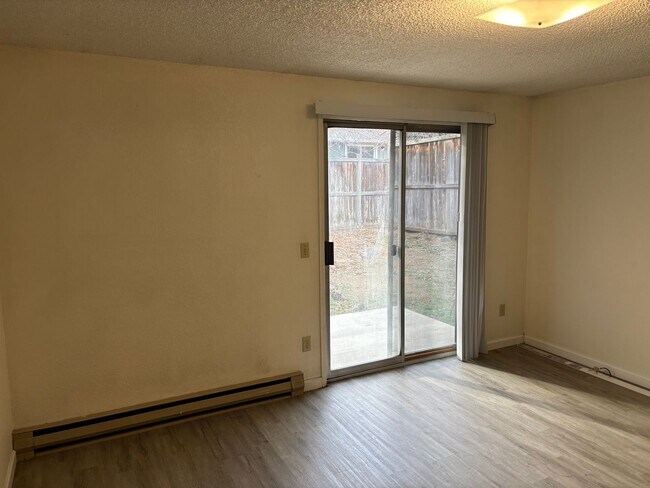 Foto del edificio - 717-719 SE Centennial St