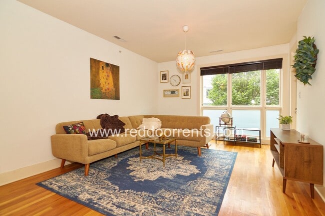 Building Photo - Great opportunity on a sought after tree-l...