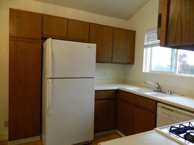 Building Photo - 534 Lewis Ln