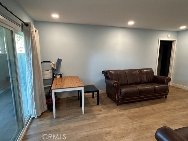 Foto del edificio - 1345 Cabrillo Park Dr