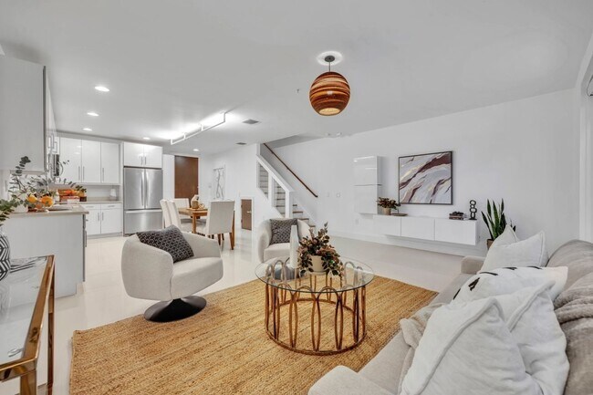 Piso principal luminoso y de concepto abierto (preparado) - 438 W Swoope Ave