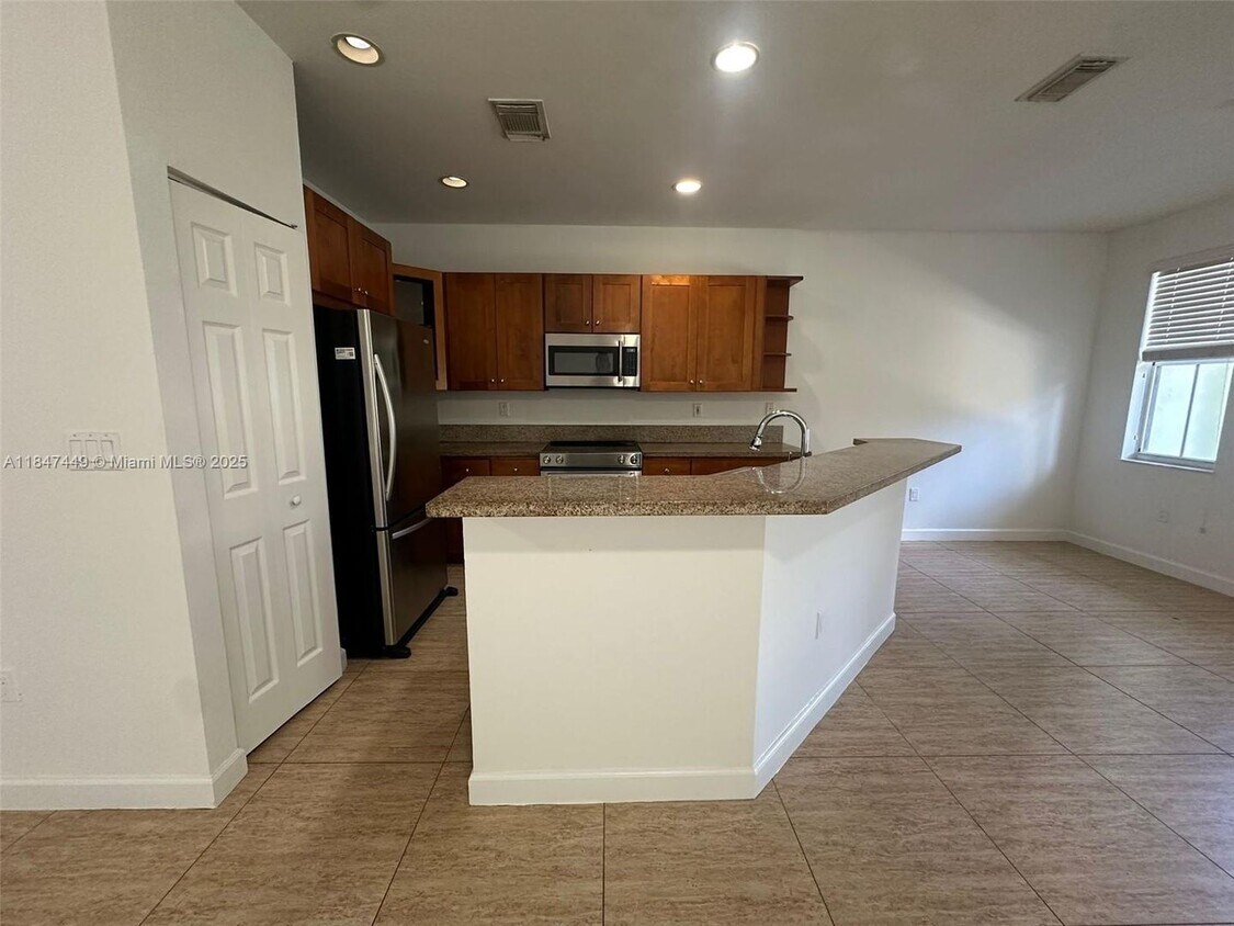 Foto principal - 10717 NW 75th Terrace