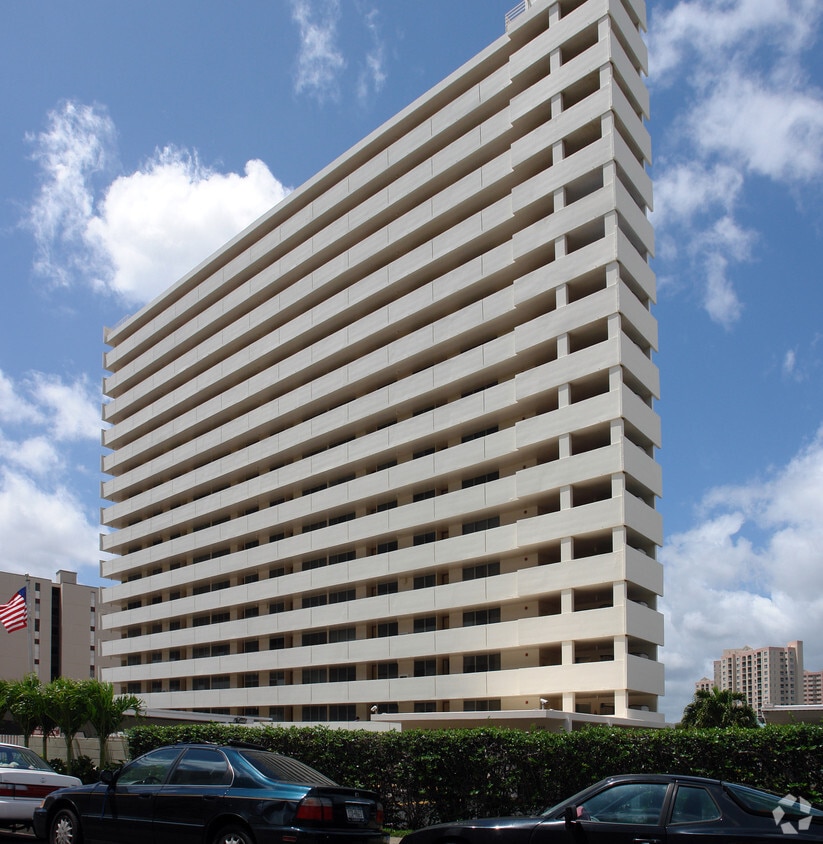 Building Photo - Lakeshore Tower