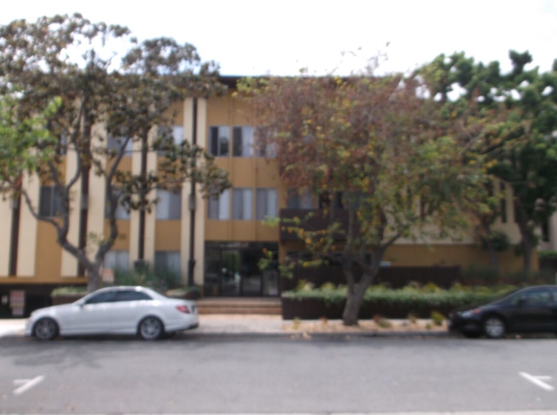Primary Photo - 711 Westmount Dr