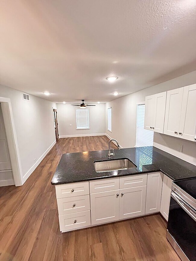 Foto del edificio - NIce 2 Bdrm 1 Bath Home near UNT and I-35E...