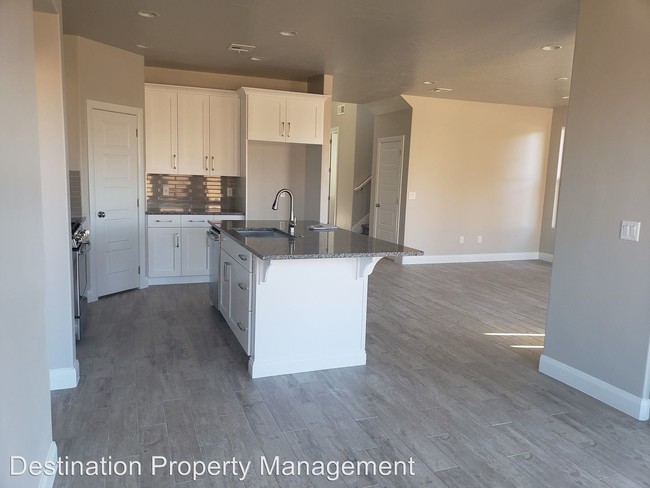 Building Photo - 4 br, 3 bath House - 1141 N Casita Hills Loop