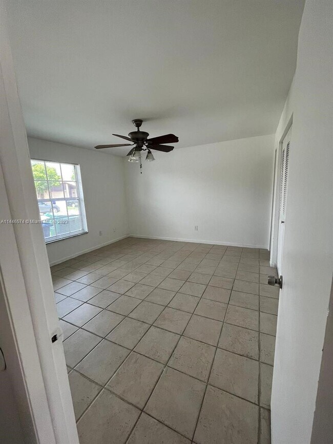 Building Photo - 9580 W Fern Ln