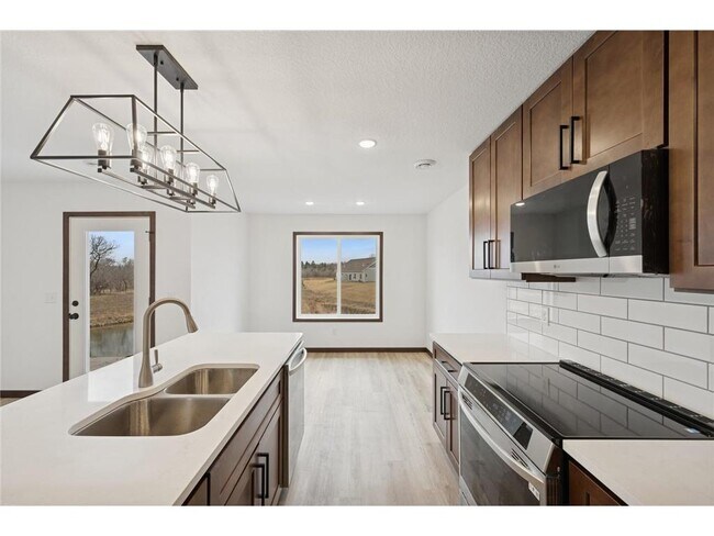 Foto del edificio - 18061 Walnut Circle