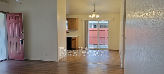 Foto del edificio - 2210 SW Bridge St