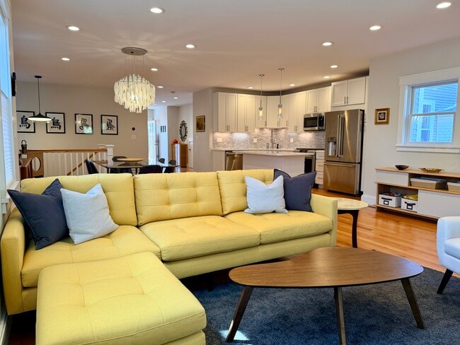 Building Photo - 13 Cottage Ave