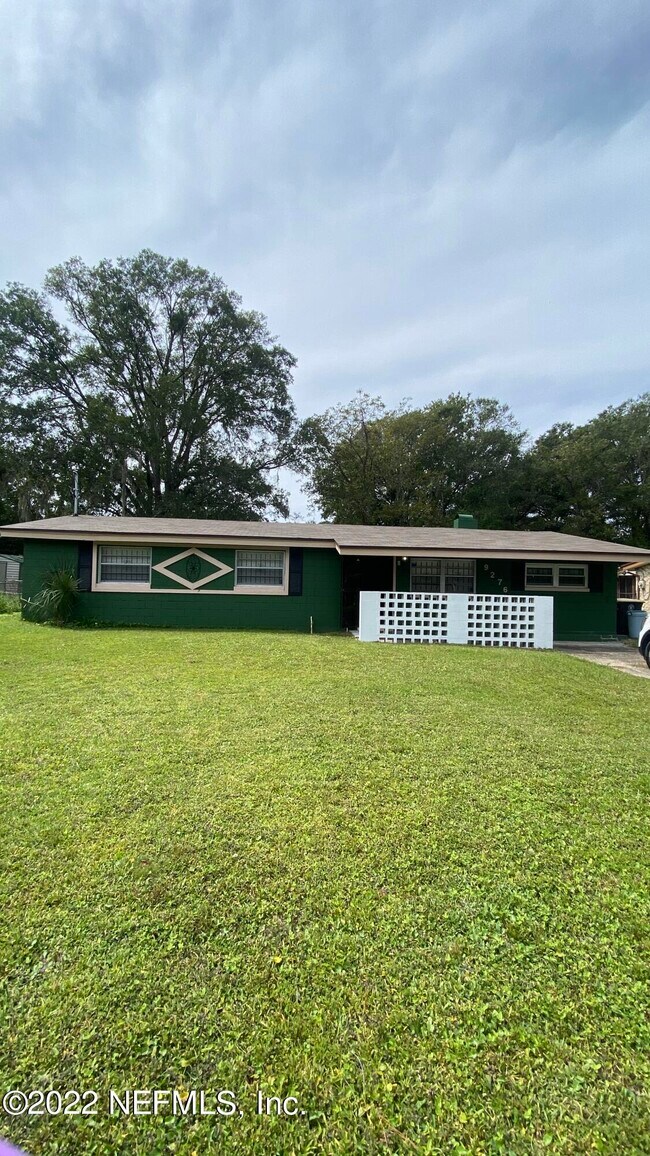 Building Photo - 9276 Greenleaf Rd