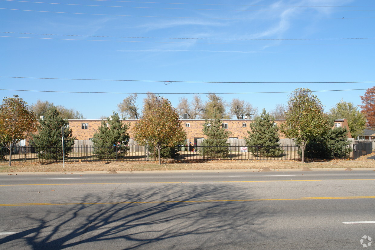 Primary Photo - Maple Park Apartments