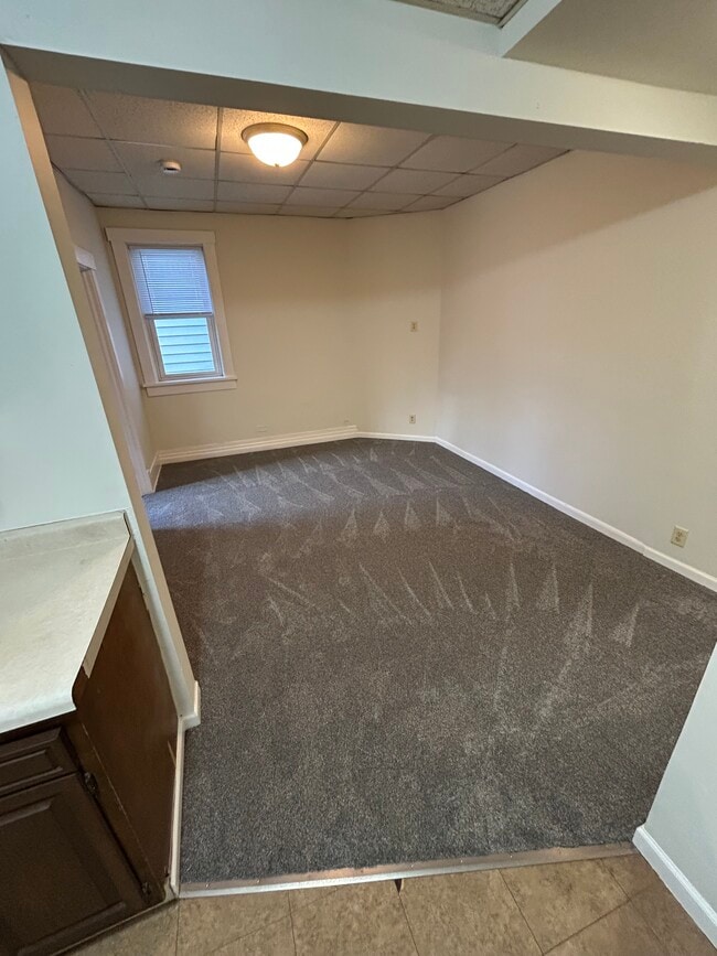 Unit 4 Living Room 1 - 428 N Barstow St