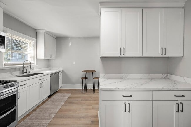 Foto del edificio - 4525 5th Ave NE