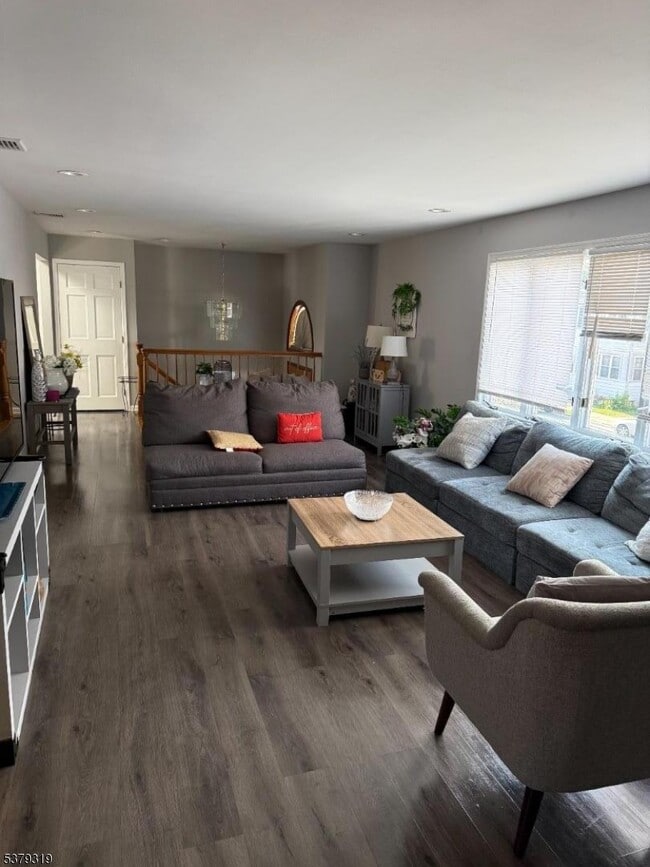 Foto del edificio - 248 Outwater Ln