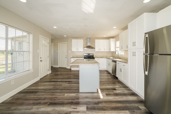 Foto del edificio - 5100 Goose Creek Dr