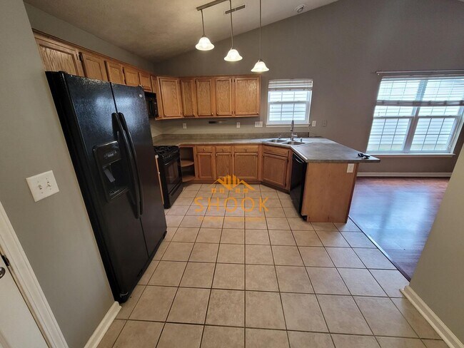 Foto del edificio - COZY 2 BR+DEN IN GREAT NEIGHBORHOOD