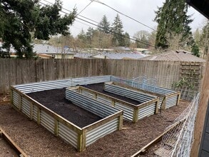 Building Photo - 3850 Crestview Dr S