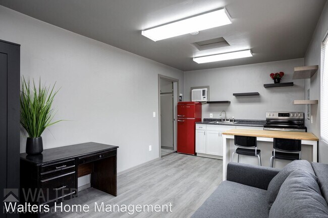 Building Photo - Studio, 1 bath House - 4679-B Hawley Blvd.