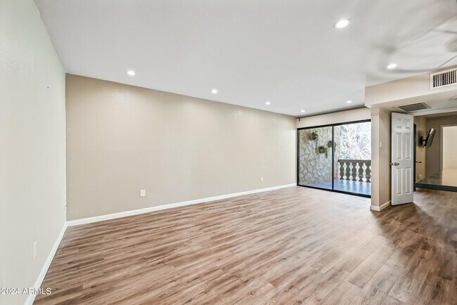 Building Photo - 4950 N Miller Rd