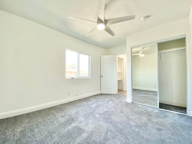 Building Photo - 1040 W 91st St