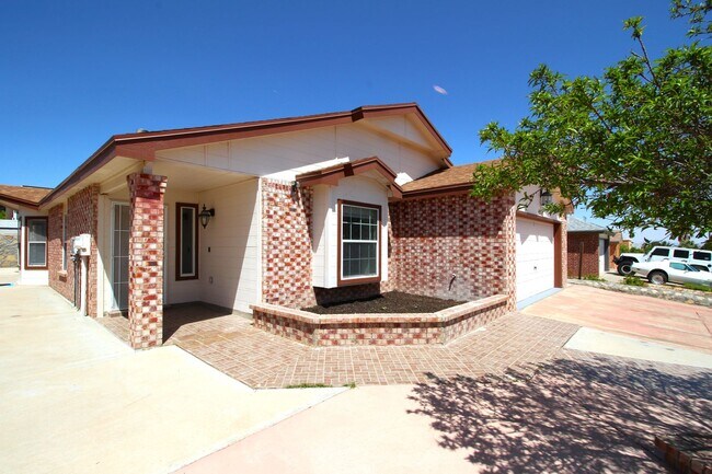 Foto del edificio - Beautiful Northeast Home -Utilities are a ...