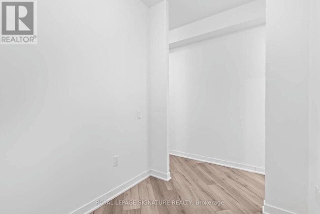 Building Photo - 395 Dundas St W