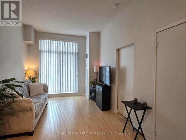 Building Photo - 410 Queens Quay W