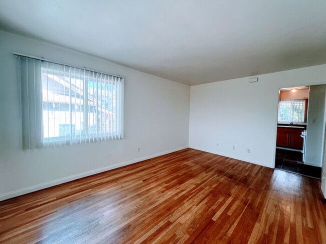 Building Photo - Charming 1 Bedroom in Banker's Hill with P...