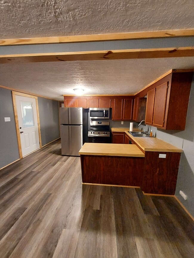 Foto del edificio - 604 Mayflower Ln