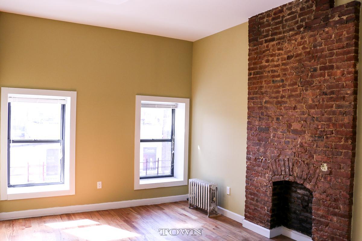Primary Photo - 533 Nostrand Ave