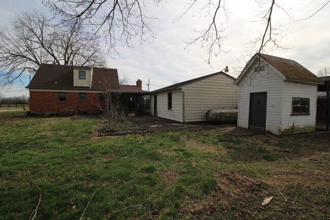 Foto del edificio - Three bedroom home off S Pope Lick Rd