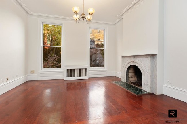 Building Photo - 225 West 22nd Street