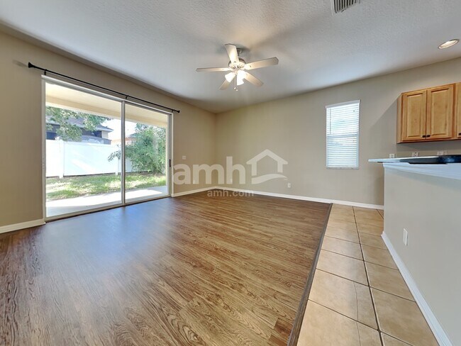 Foto del edificio - 8011 Terrace Arbor Ct