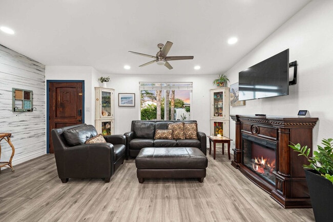 Building Photo - 1601 Kraft St