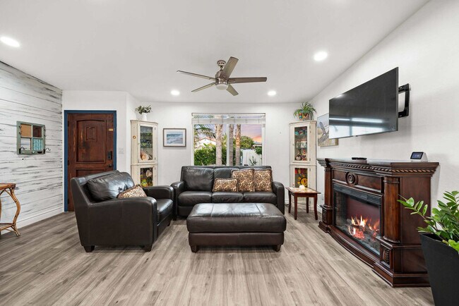 Building Photo - 1601 Kraft St