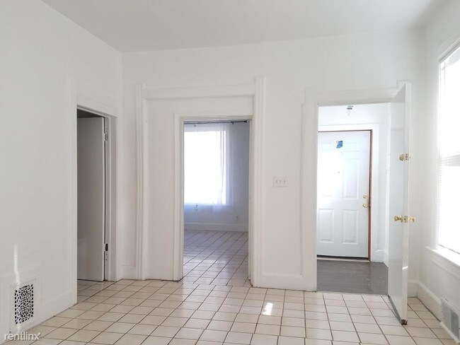 Building Photo - 3 br, 1 bath Apartment - 727 S 9th Street