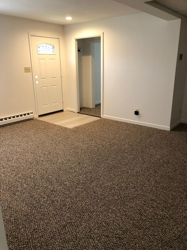 Livingroom - 202 W 5th St S