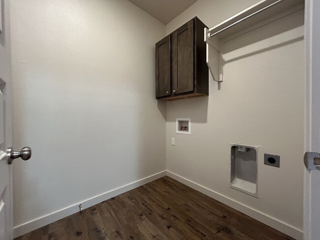 Building Photo - MOVE IN SPECIAL - Beautiful 3/2 Located Directly East Of Cooper East Elementary