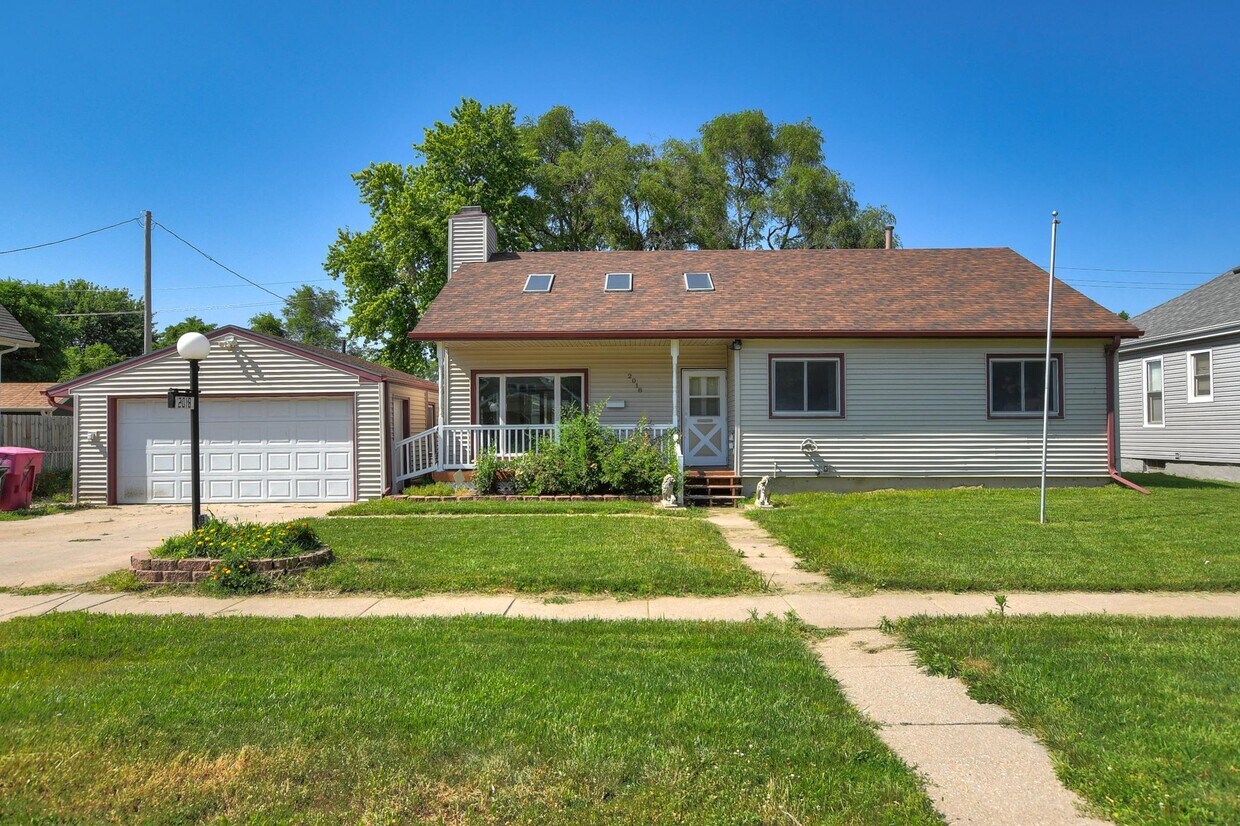 2016 S 6th St, Council Bluffs, IA 51501 House Rental in Council