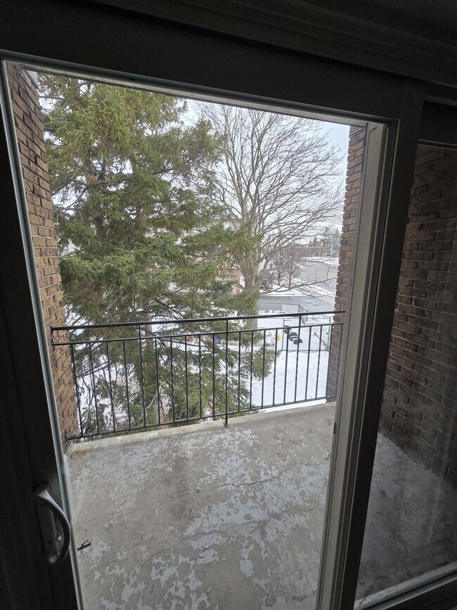 Photo du bâtiment - 30-30 Westmount Rd W