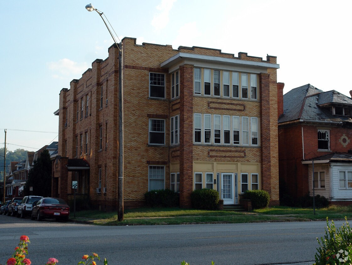 Building Photo - 317 Trenton Pl