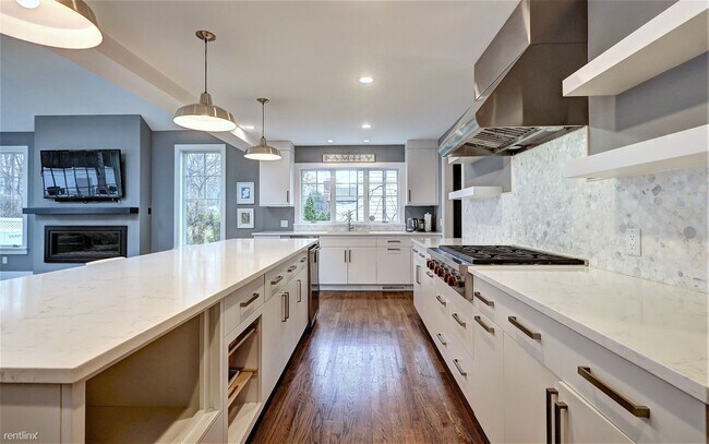 Foto del edificio - 4 br, 3.5 bath House - 165 Club Rd